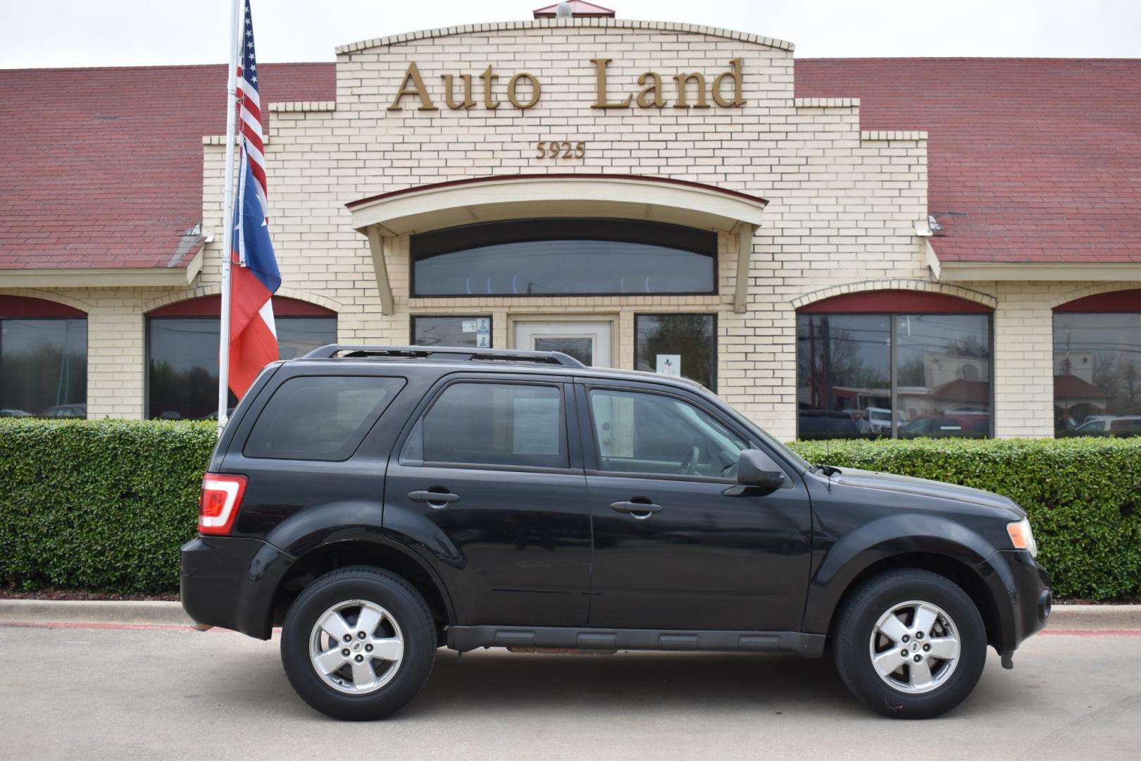 2010 Black /Gray Ford Escape (1FMCU0C78AK) with an 4.25L engine, 6-Speed Automatic transmission, located at 5925 E. BELKNAP ST., HALTOM CITY, TX, 76117, (817) 834-4222, 32.803799, -97.259003 - Buying a 2010 Ford Escape can offer several benefits, including: Affordability: Since it's an older model, you can typically find a 2010 Ford Escape at a lower price compared to newer SUVs. This can be advantageous if you're on a budget or looking for a reliable vehicle without breaking the bank. - Photo#3